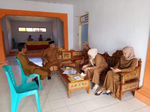 Kepala Desa Kualalumpur Sambut Kunjungan Kepala Dinas PTSP Boalemo dalam Monitoring Calon Peserta Sekolah Rakyat